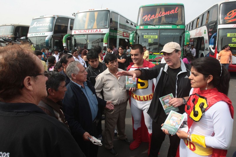 Ministerio de Salud, en coordinación con Superintendencia de Transporte Terrestre, realizó jornada educativa en el Terminal Terrestre de Yerbateros