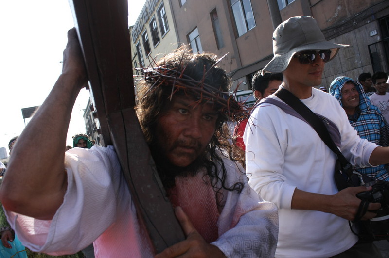 El actor Mario Valencia escenifica en el Viernes Santo la Vida, Pasión y Muerte de Jesucristo en el cerro San Cristobal (Lima, Perú)