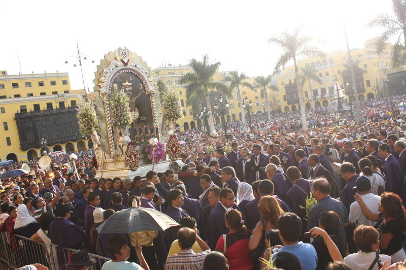 La imagen del Señor de los Milagros salió en procesión como parte de las actividades de la Semana Santa 2012