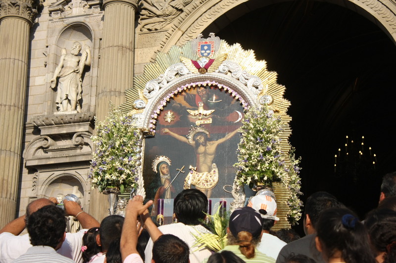La imagen del Señor de los Milagros salió en procesión como parte de las actividades de la Semana Santa 2012