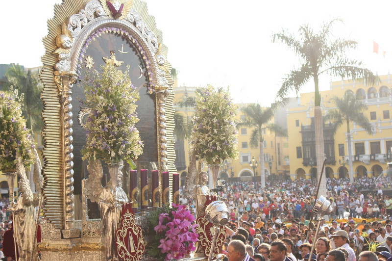 La imagen del Señor de los Milagros salió en procesión como parte de las actividades de la Semana Santa 2012