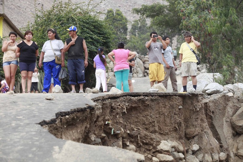 Limpieza de escombros tras el huaico que afectó el Asentamiento Humano Mariscal Castilla en el distrito de Chosica de Lima