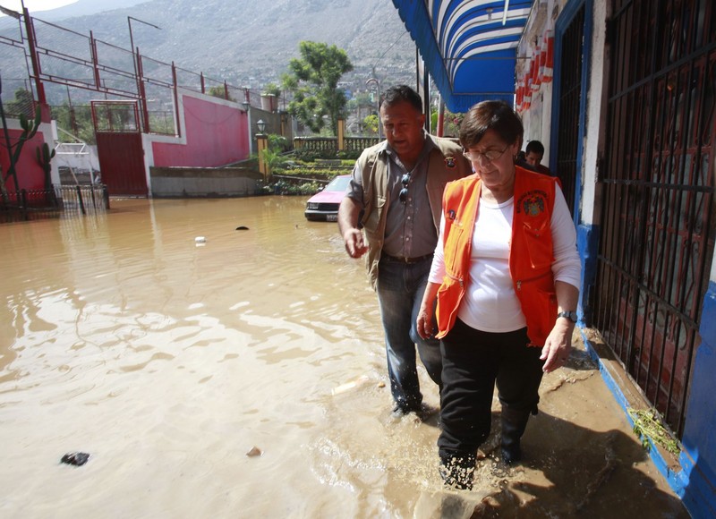 Susana Villarán inspeccionó trabajos en zonas afectadas por huaicos en el distrito limeño de Chosica