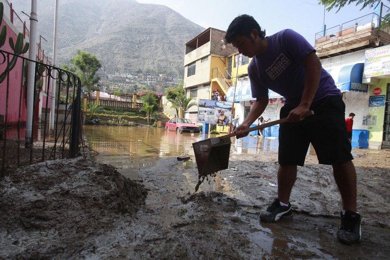 Susana Villarán inspeccionó trabajos en zonas afectadas por huaicos en el distrito limeño de Chosica
