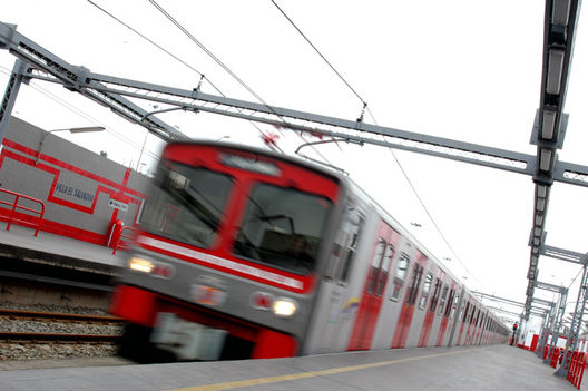 Tren Eléctrico en pleno funcionamiento en san Juan de Miraflores