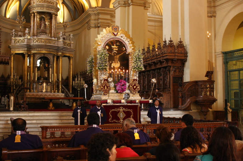 Juan Luis Cipriani, en la Catedral de Lima, durante el Sermón de las Tres Horas, con motivo de la Semana Santa de 2012