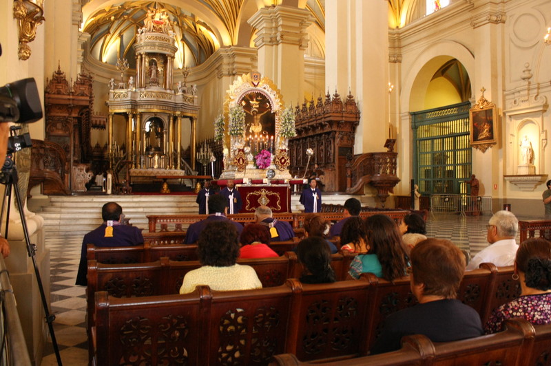 Juan Luis Cipriani, en la Catedral de Lima, durante el Sermón de las Tres Horas, con motivo de la Semana Santa de 2012