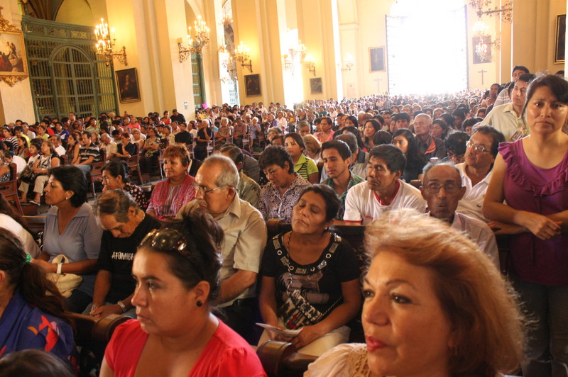 Juan Luis Cipriani, en la Catedral de Lima, durante el Sermón de las Tres Horas, con motivo de la Semana Santa de 2012