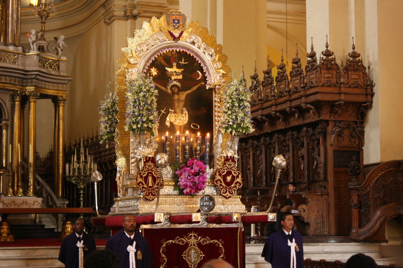 La imagen del Señor de los Milagros salió en procesión como parte de las actividades de la Semana Santa 2012