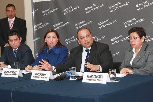 El ministro de la Producción, Kurt Burneo, en una de sus jornadas