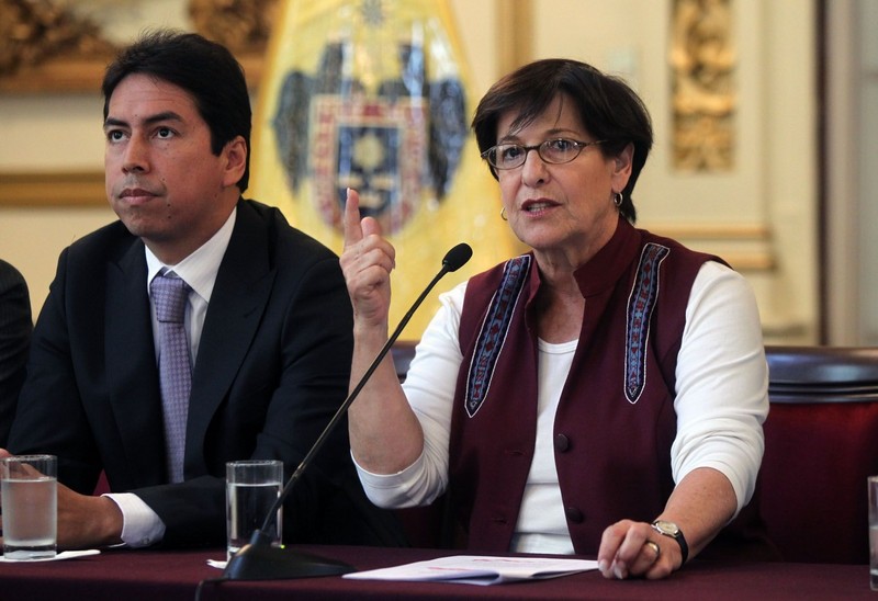 Alcaldesa de Lima, Susana Villarán, hace entrega del cheque Nº 100 del Programa de Chatarreo