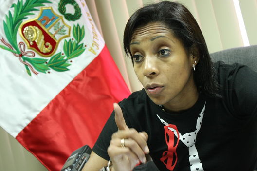 La congresista  Leyla Chihuan en su despacho