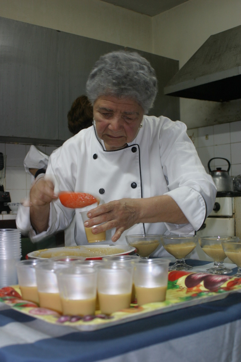 Suspiro a la Limeña o Suspiro Limeño, es el merengue, un postre traído al Perú en tiempo de la colonia