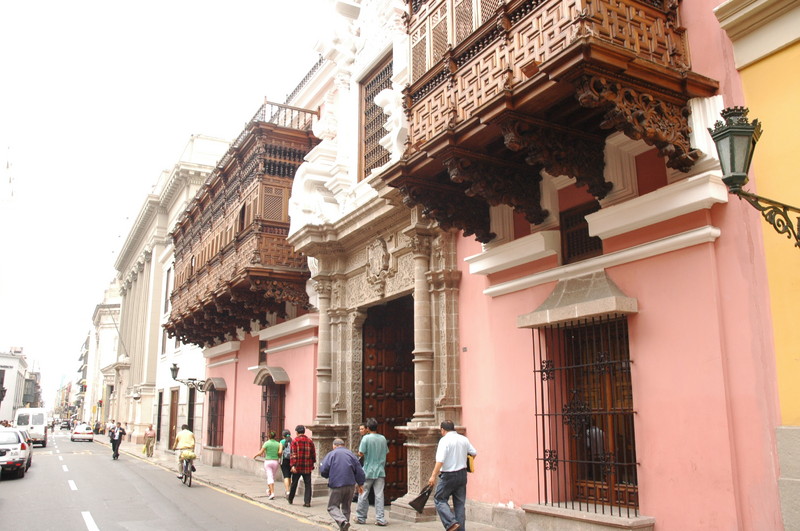 Perspectivas del local del Ministerio de Relaciones Exteriores en Lima, Perú