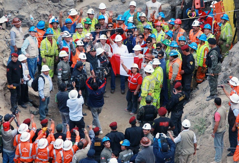 Ollanta Humala participó en el rescate de los trabajadores mineros de la mina Cabeza de negro en Ica
