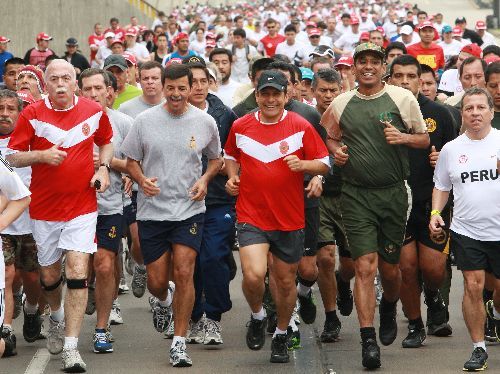 Presidente Ollanta Humala trotando en la Vía Expresa