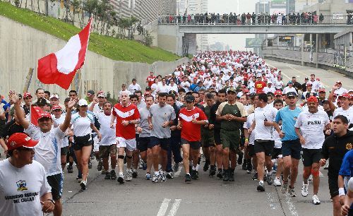 Presidente Ollanta Humala trotando en la Vía Expresa
