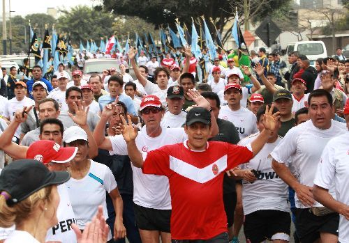 Presidente Ollanta Humala trotando en la Vía Expresa