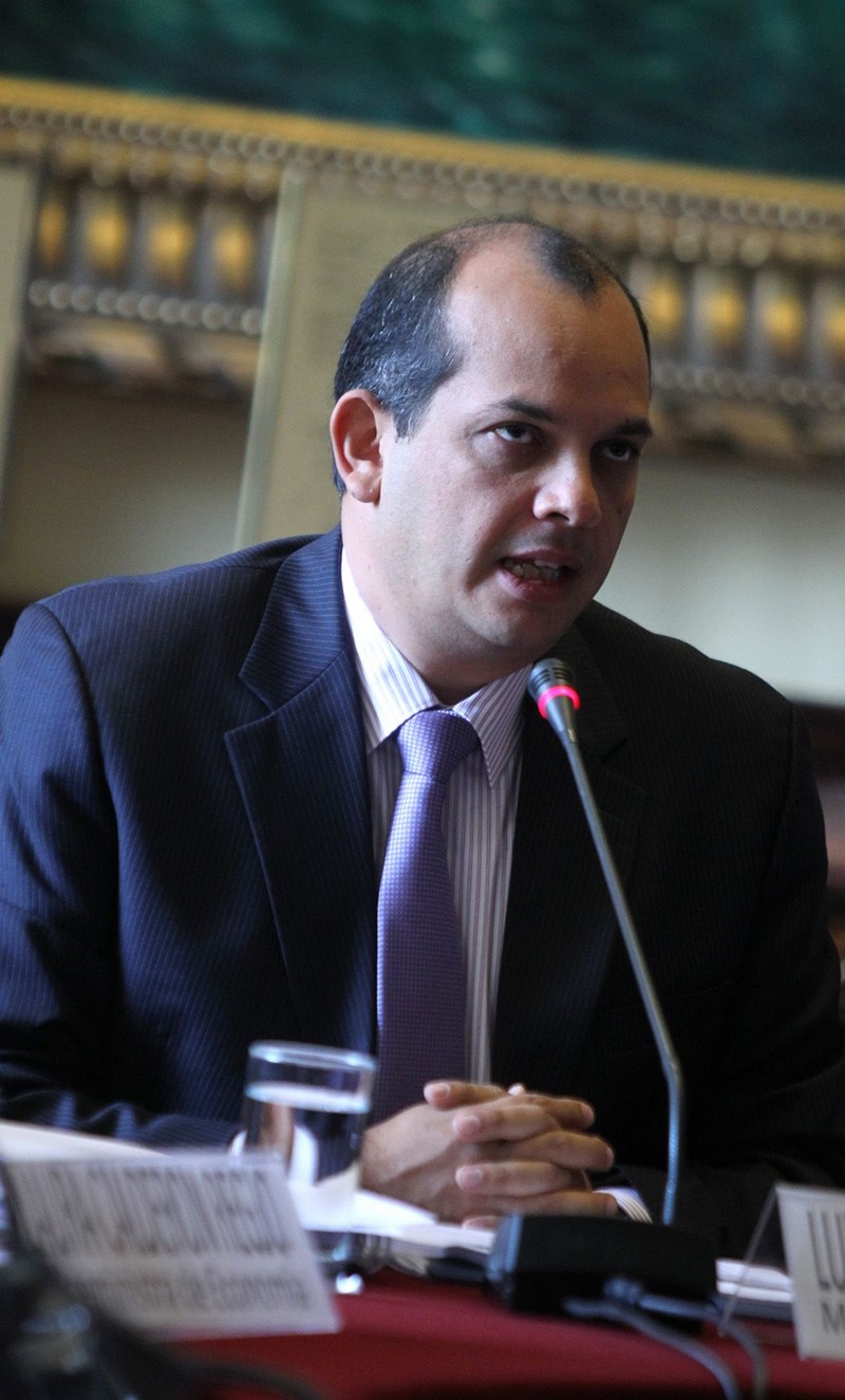 Ministro de Economía, Miguel Castillo Rubio, informa en el Congreso de la República sobre los avances en su cartera