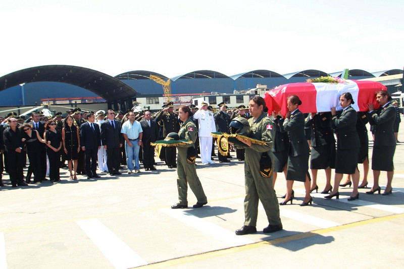 Ollanta Humala en el homenaje a la capitana PNP Nancy Flores, muerta cuando realizaba patrullaje en helicóptero en el Cusco