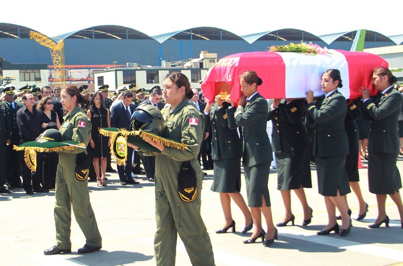Ollanta Humala en el homenaje a la capitana PNP Nancy Flores, muerta cuando realizaba patrullaje en helicóptero en el Cusco