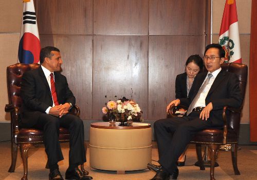 Ollanta Humala con su homólogo de Corea, Lee Myung-Bak