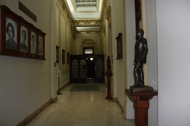 Hall de los pasos perdidos Así se denomina al pasadizo central del Congreso de la República
