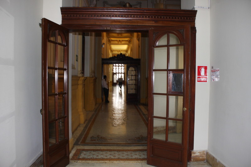 Hall de los pasos perdidos Así se denomina al pasadizo central del Congreso de la República