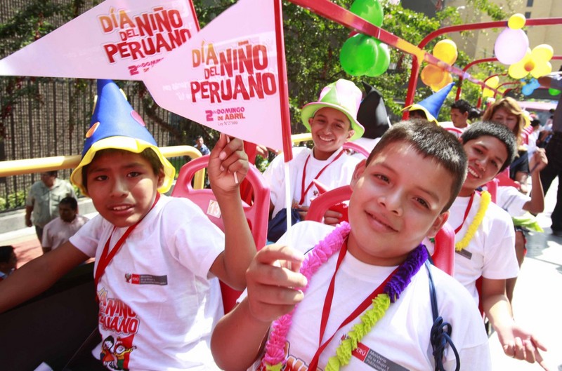 Ministra de la Mujer Ana Jara, preside Caravana por el Día del Niño Peruano 2012 en el Congreso de la República