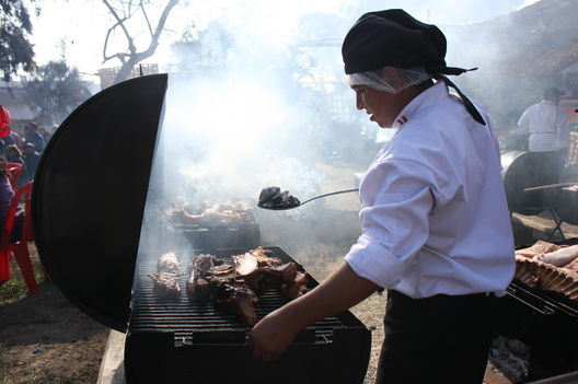 Cocineros en plena faena en Mixtura 2011