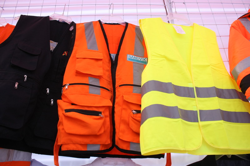 Confecciones S.A  de Uniformes Industriales de July Sulca participó del V Congreso Nacional de Empresarios Conaco 2012 en el Congreso de la República