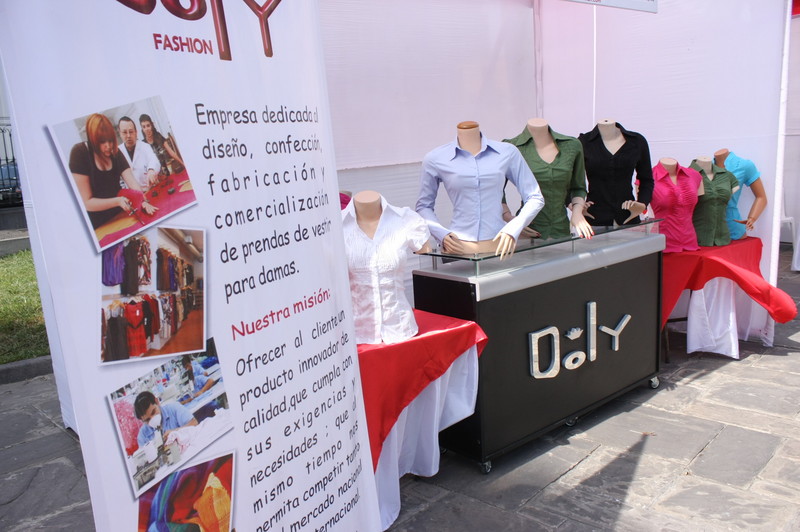 Empresa de ropa para damas DOLY Fashion S.A.C participo del V Congreso Nacional de Empresarios Conaco 2012 en el Congreso de la República