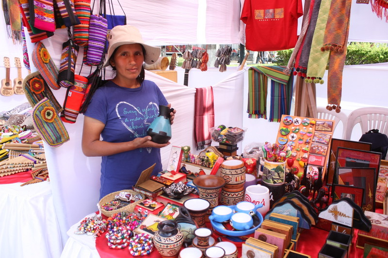 La empresa de artesanias kely especialistas en trabajos de ceramicas participo del V Congreso Nacional de Empresarios CONACO 2012 en el Congreso de la República