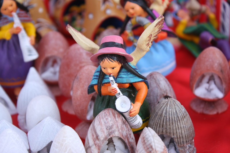 La empresa retablos ayacuchanos urbano sac. forma con un grupo de jovenes emprendedores artistas que difunden el arte del retablo de todo tipo