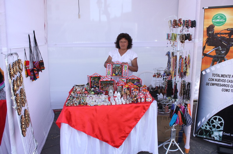 La empresa retablos ayacuchanos urbano sac. forma con un grupo de jovenes emprendedores artistas que difunden el arte del retablo de todo tipo
