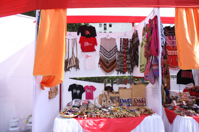 Centro Cultural SUPAY RUNA vestimentas típicas,venta de artesanías en general participo del V congreso nacional de empresarios conaco 2012 en el congreso de la república
