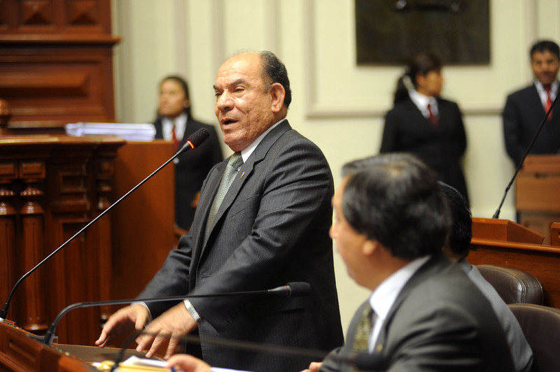Ministro del Interior, Daniel Lozada rindió informe sobre los sucesos de violencia ocurridos en Madre de Dios en el Congreso.