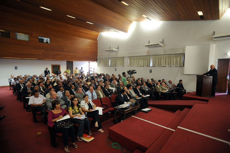 Congresista Daniel Mora Zevallos inaugura audiencia pública sobre el Sistema de Remuneraciones del personal de las Fuerzas Armadas y PNP