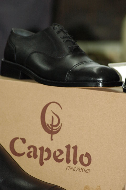 Zapatos de calle en una de las tantas tiendas del Jirón de la Unión