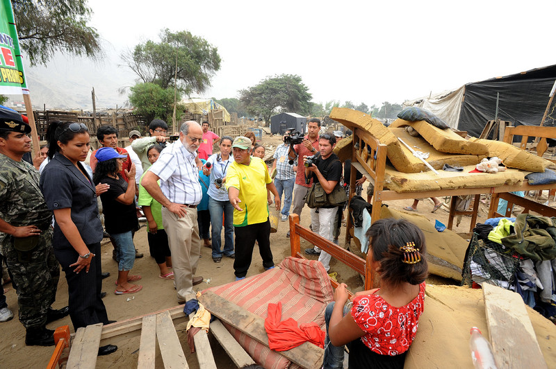 Presidente del Congreso, Daniel Abugattás realizó visita a los damnificados por el huaico en Chosica