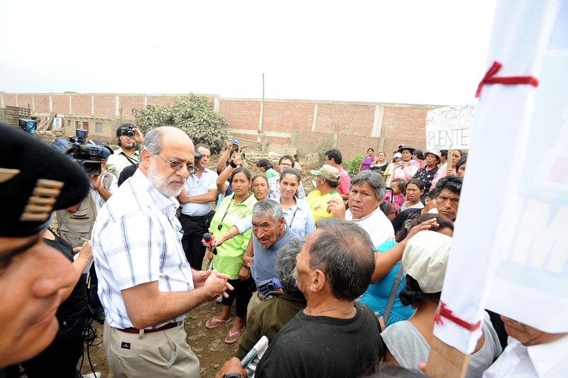 Presidente del Congreso, Daniel Abugattás realizó visita a los damnificados por el huaico en Chosica