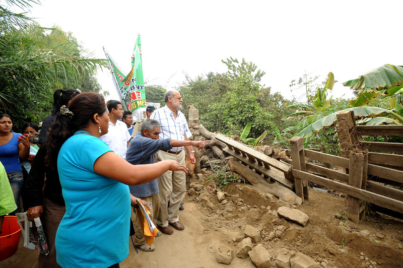Presidente del Congreso, Daniel Abugattás realizó visita a los damnificados por el huaico en Chosica