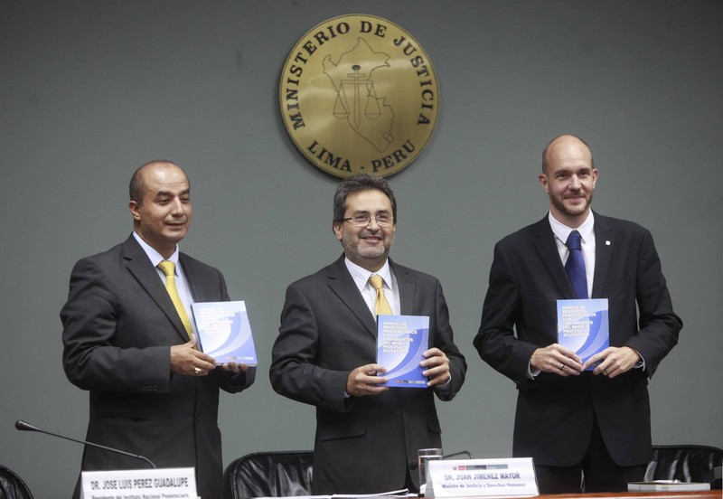 Ministro de Justicia, Juan Jiménez presentó manual didáctico sobre aplicaciones de beneficios penitenciarios