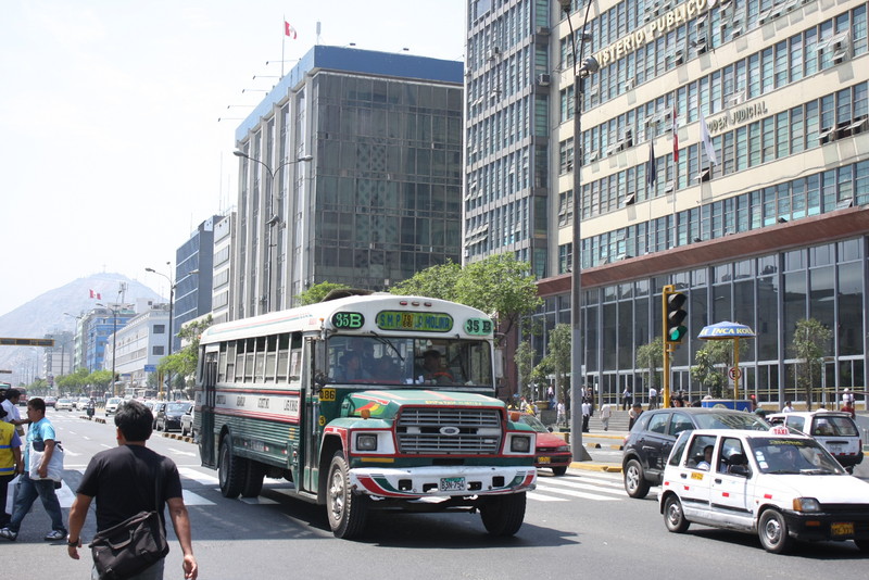 Plan de ordenamiento vehicular en la avenida Abancay