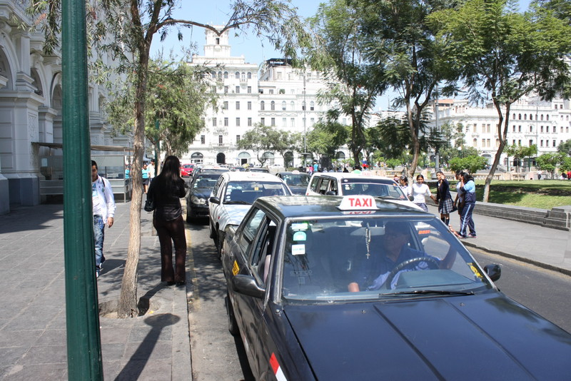 Empadronamiento de los taxistas que circulan en Lima se iniciará a fines de mayo