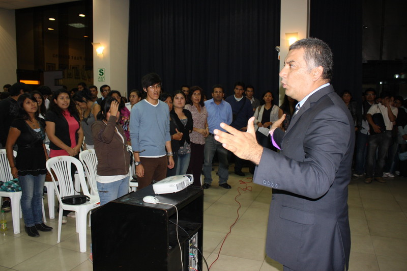 Estudiantes universitarios de psicología recibieron charlas en el colegio de Psicólogos