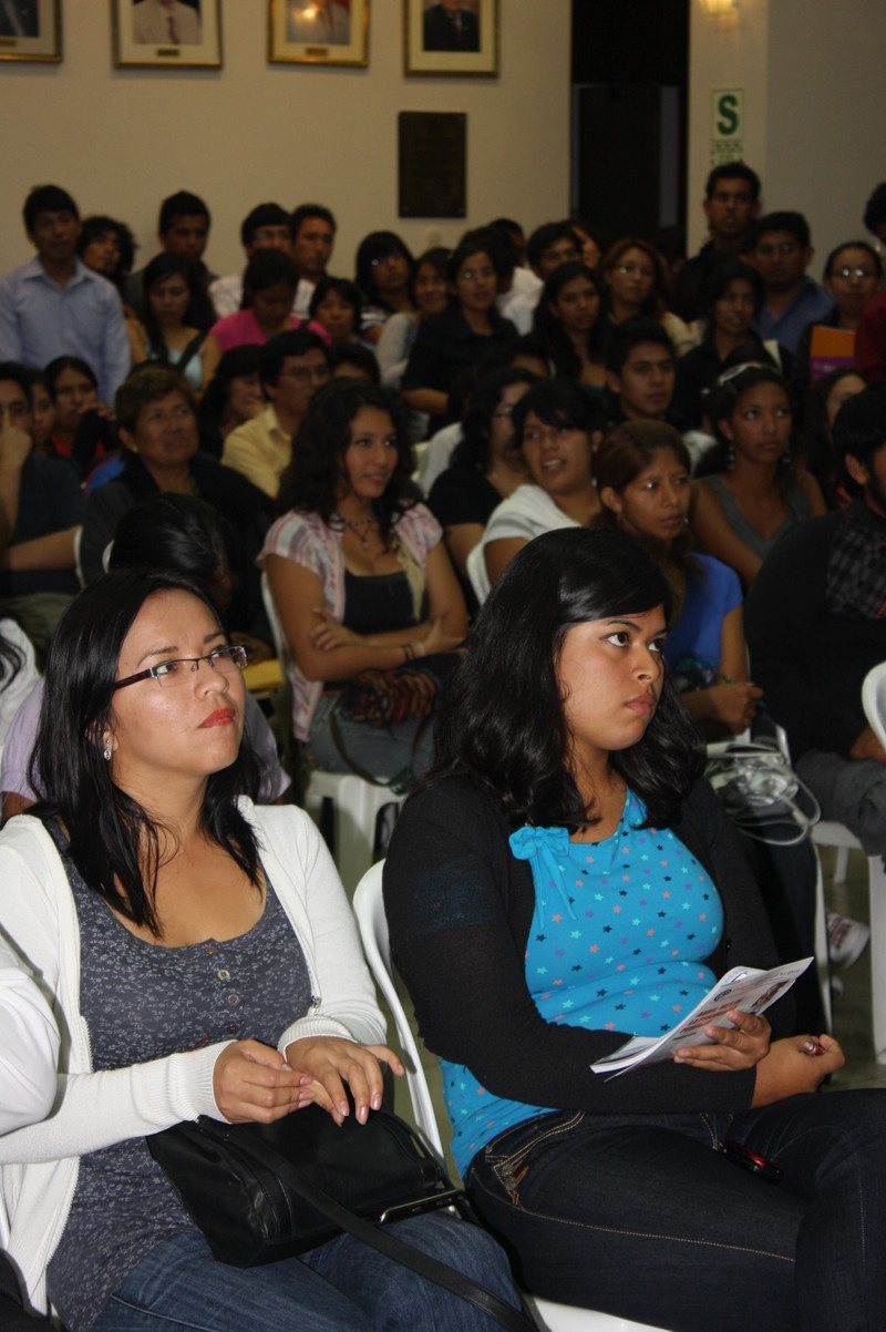 Estudiantes universitarios de psicología recibieron charlas en el colegio de Psicólogos