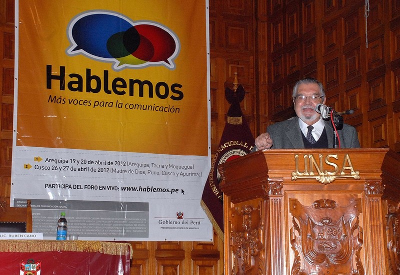 El periodista Juan Gargurevich abrió el foro 'Hablemos, más voces para la comunicación' realizado en Arequipa