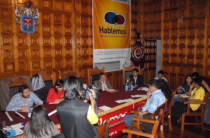 El periodista Juan Gargurevich abrió el foro 'Hablemos, más voces para la comunicación' realizado en Arequipa