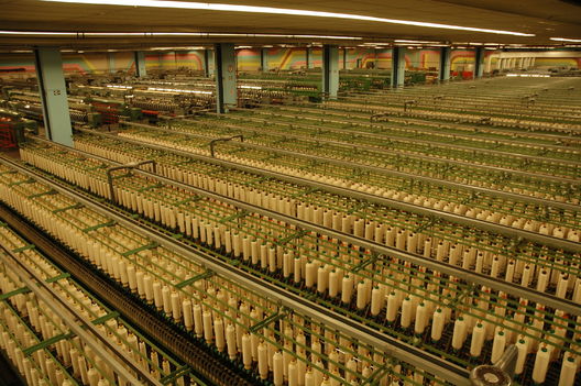 Trabajadores textiles en una d las textileras del distrirto de Santa Anita